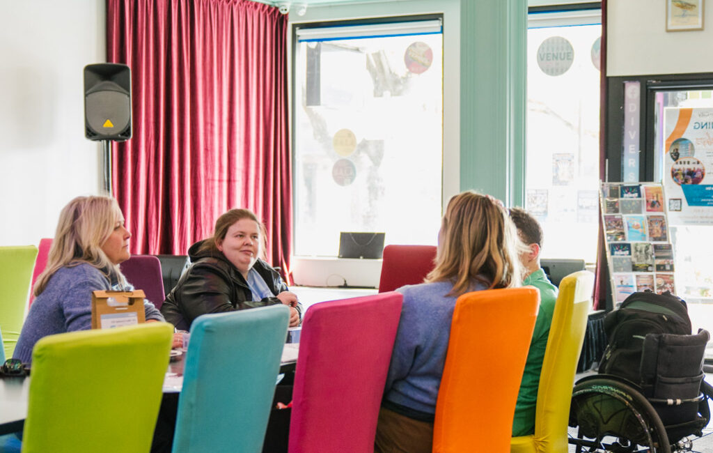 Peer group meeting with colourful chairs and a big windows in the back